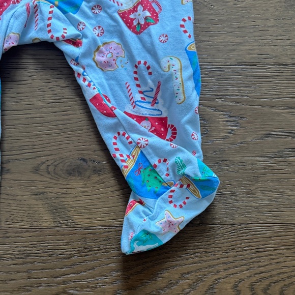 Magnetic Me 0-3 Like New EUC Festive Blue and Red Footie - Picture 9 of 11